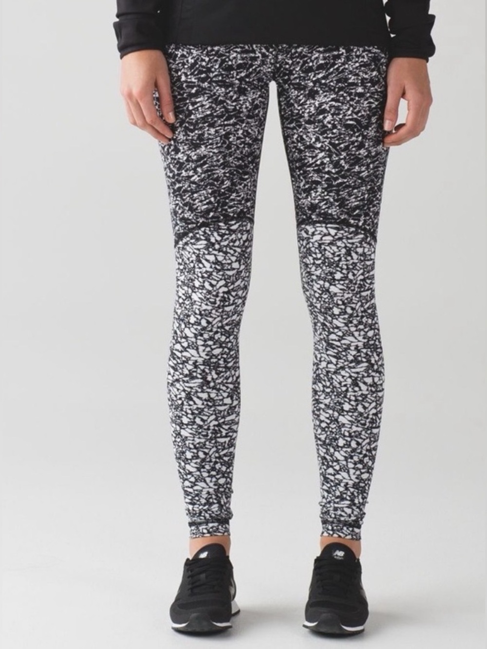 Lululemon Wunder Under Pant (Hi-Rise) Black and White Patterned Leggings Size 6